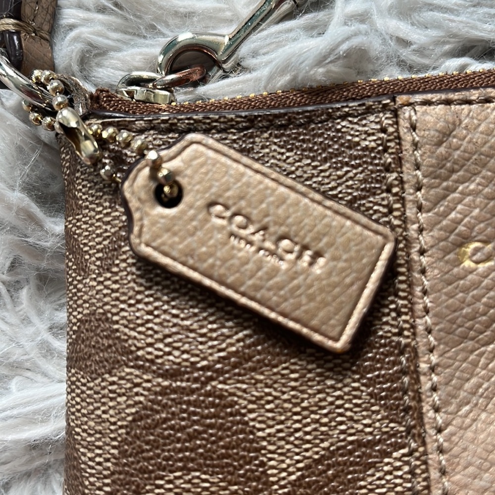 coach wristlet - Picture 4 of 6